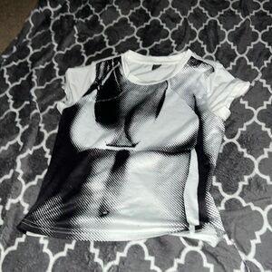 shein graphic crop top M (juniors) black white